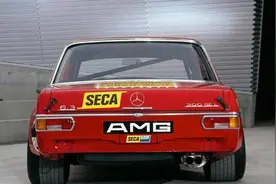 奔驰AMG是怎么来的？这台德国肌肉车就是答案，绰号“红猪”图片