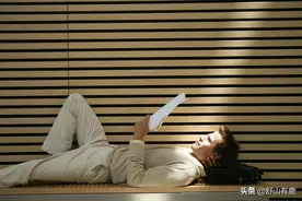 年轻人走向内卷，中年人走向绝望：这个世道，既非黑暗，也非光明图片