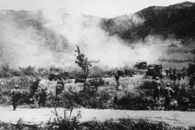 一个连，在一个高不足300米的小山包上，能挡住多少敌人的进攻图片