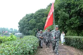 江西省金溪县人武部：重走红军路，踏着革命先烈足迹前进图片