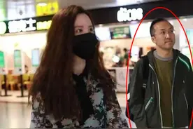 39岁张萌和富豪老公罕合体，男方穿着朴素低调，头发稀少似秃顶图片