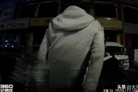 洛阳一“熊家长”带“熊孩子”把私家车当玩具，深夜坐引擎盖滑滑梯，车主全城寻“肇事者”图片
