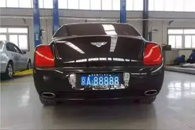 京A88888的车主是谁？在他的宴会上，赵本山、葛优都只能站着陪酒图片