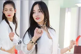 辣妈李小璐在台上热舞，性感露脐装大胆秀身材，成熟女性魅不可挡图片