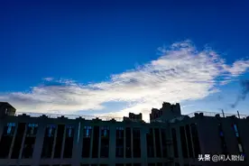 风吹云动，云随风动，风成就云，云成于风图片