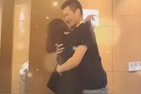 29岁女星将结婚！求婚现场感动落泪与男友相拥，众星为其送祝福图片
