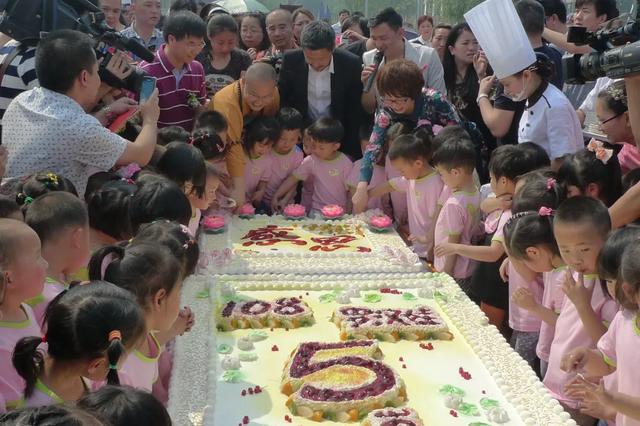 女子来例假都不能拜菩萨,但在地动山摇中,寺院里降生了108个“罗汉娃”