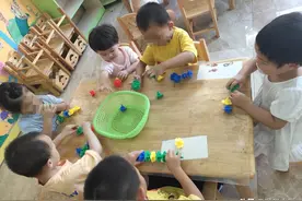 我“狠心”的把2周岁的女儿送入了幼儿园，女儿比想象中的棒图片