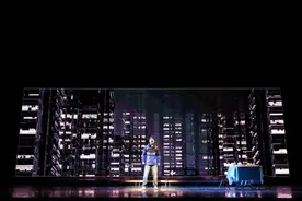 话剧《逆行》首演感动观众：高呼“武汉加油”一霎那，全场流泪图片