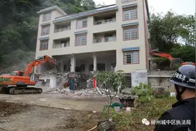 7天拆除违建16960平方米 牛车坪拆违攻坚战取得“开门红”图片