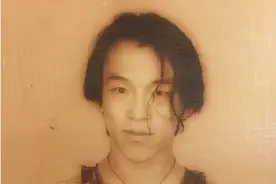 他曾是一个歌手，为郭富城、张学友等人写过歌，也曾当过企业家，如今身为百亿影帝，父亲却得了阿尔茨海默病图片
