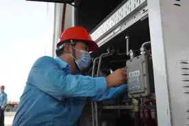 能打硬仗的石油铁军 中国石油甘肃销售千里驰援河南开展抢修作业图片