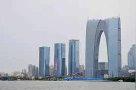 中国十大最丑建筑：花了1亿建了个圈，败家啊！图片