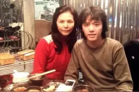 糊涂的李云迪，最对不起的人是母亲，她为儿子牺牲自我图片