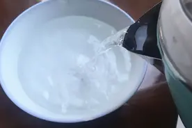 每天早上喝一碗“开水冲鸡蛋”，一段时间后，身体会变得怎么样？图片