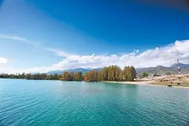 此湖古称“热海”，水量可为塔里木盆地灌水4米深，如今还在变大图片