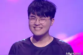 姿态VN用E推开敌人，Mlxg巨魔瞬间放E挡住，姿态和万坤看懵了图片