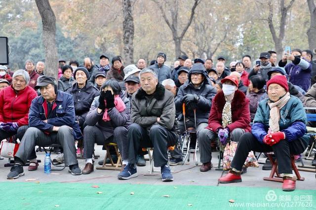 高手在民间，演出自娱自乐，洛阳周王城广场民间曲艺乐园