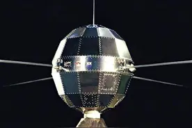 中国东方红一号已50岁，美国旅行者1号43岁，现在它们在干什么？图片