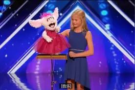 达茜.琳内的表演集歌唱，口技(腹语术)，木偶，获满堂掌声图片