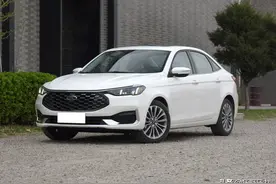 推荐自动钻石版，新款福特福睿斯购车手册图片