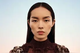 超模孙菲菲官宣生子！晒儿子超萌满月照，与老公爱情长跑十年图片