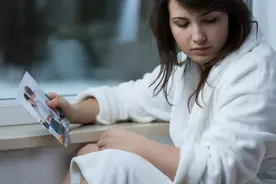 软饭男有三个特征，前两个都很容易识别，就是第三个有一点迷惑性图片