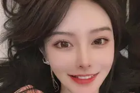 女主播直播间聊得火热，背后突然出现睡衣男子，榜1当场傻眼了图片