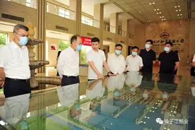 江阴市市长包鸣走访调研扬子江船业集团图片