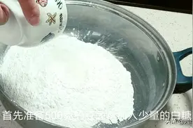 南方的经典传统小吃炸麻糍，香甜脆糯的烹饪技巧。图片