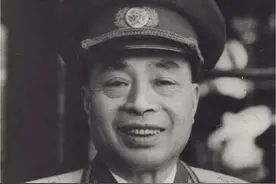 1954年，女红军伍道清来青岛见杨至成上将：我过得很好，你别挂念图片