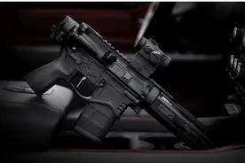 这是一款可以塞到手提包里的AR15，斯普林菲尔德的EDGE EVAC手枪图片