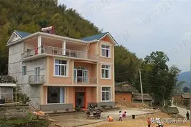 户口不在农村，但是在农村已经盖上楼房了，算违规吗？图片