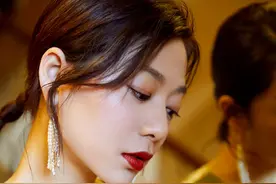 王真儿优雅甜酷写真图片