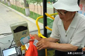南阳市公交车夕阳红卡年审开始 提醒：错峰办理避免扎堆图片