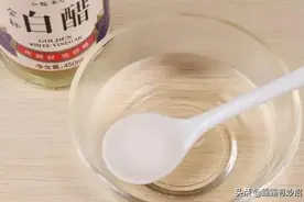 白醋和甘油放在一起，解决了很多人的烦恼，一定能用得上图片