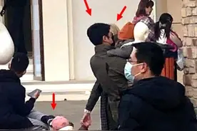 撒贝宁龙凤胎首曝光！女儿穿千元名牌童装半裙，发色竟是白金色图片