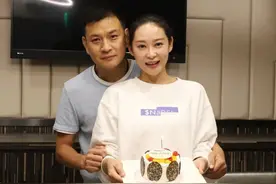 最强后母！杨怡姐姐杨卓娜42岁生日丈夫送惊喜，对继女视如己出图片