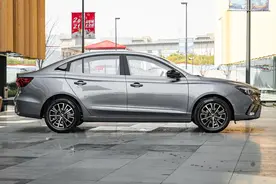 落地10万买轿车，我只推荐这3款，1.5L配6AT，空间大油耗低图片