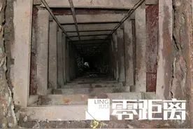 浴室里惊现50米深洞！里面竟然真的“有矿”图片