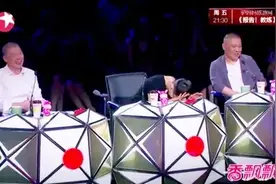 真不愧是冠军，孙建弘这开场表演真是太完美了，宋丹丹都笑趴了图片