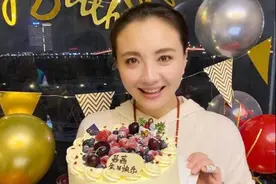 槿汐姑姑孙茜迎34岁生日，戒指太抢眼，大11岁老公爱称好甜蜜图片