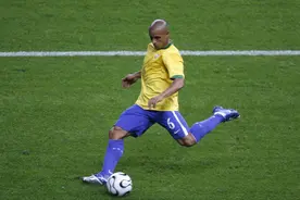 足球界拥有惊人力量的9个球员，卡洛斯能进前三图片