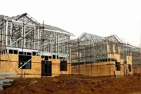 赔160万！雇人建房被砸伤致瘫痪图片
