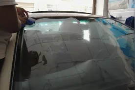 买新车要不要贴膜，喵哥现场测试给你看，这才是贴膜的意义图片