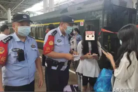 和父母吵架后，两名女高中生赌气外出打工图片