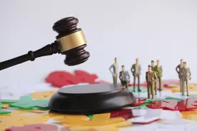 女子丢4万，捡钱者称捡到1万，双方说法不一时法院如何认定事实图片