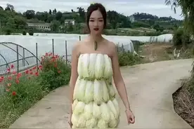 四川几位美女大学生们真不错：利用蔬菜做衣服走秀，为你们点赞图片