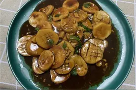 杏鲍菇网红做法，嫩而多汁，酱汁浓郁，适合拌饭，解馋又过瘾！图片