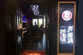 被曝光后，胖哥俩肉蟹煲创始人鞠躬致歉，公布整改措施图片